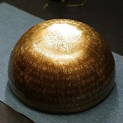 dessous du bol tibetain avec un dorje vajra peint